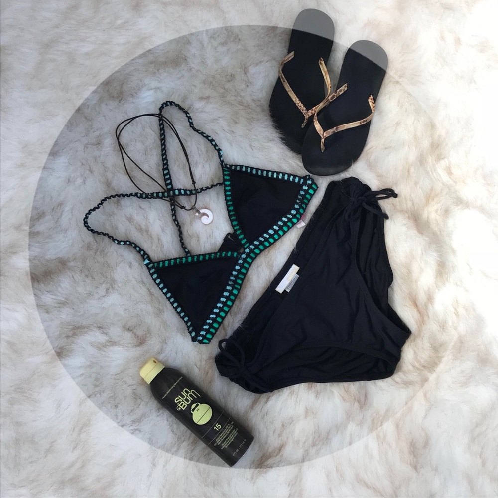 VICTORIA'S SECRET CROCHET BIKINI TOP SMALL